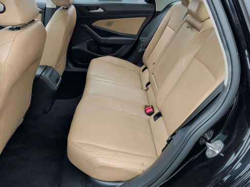 Used 2020 Volkswagen Jetta SE w/ SE Cold Weather Package image 28