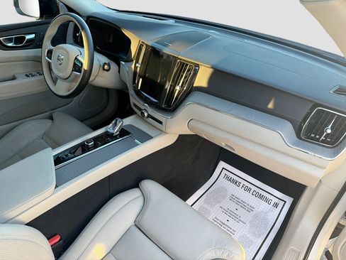 Used 2025 Volvo XC60 B5 Ultra w/ Climate Package image 14