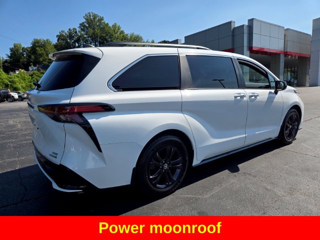 Used 2024 Toyota Sienna XSE w/ XSE Plus Package AWD/4WD image 9