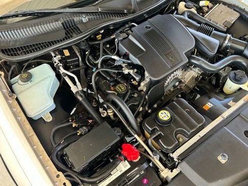 Used 2008 Lincoln Town Car Signature Limited image 35