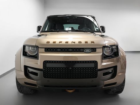 Used 2025 Land Rover Defender 110 image 8