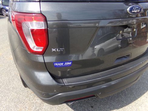 Used 2018 Ford Explorer XLT w/ Equipment Group 202A image 10