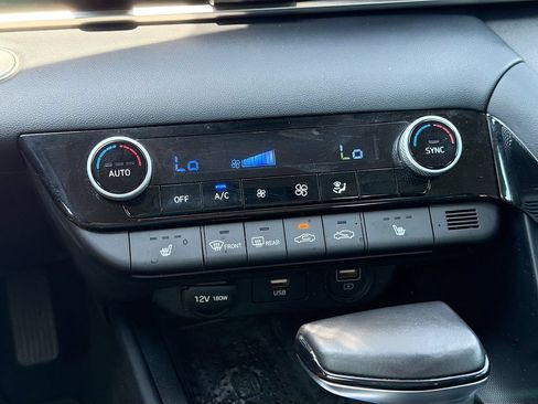 Used 2022 Hyundai Elantra SEL w/ Convenience Package FWD image 16