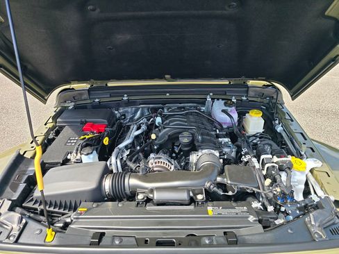 New 2025 Jeep Gladiator Sport image 19