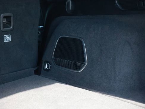 Used 2023 Jeep Grand Cherokee Overland w/ Luxury Tech Group IV AWD/4WD image 40