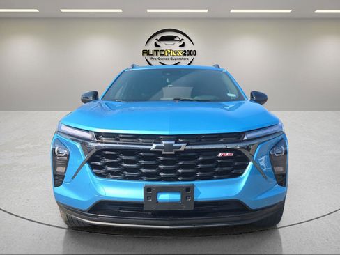 Used 2025 Chevrolet Trax RS w/ Sunroof Package image 2