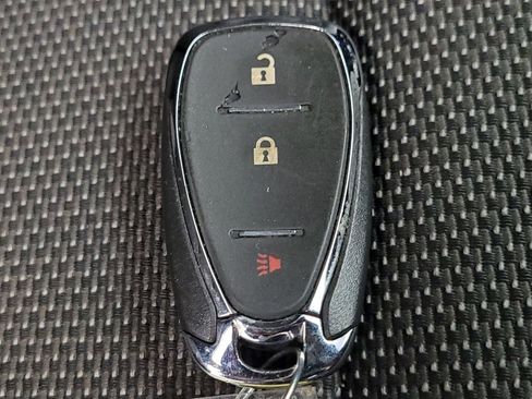 Used 2021 Chevrolet Traverse LS image 32