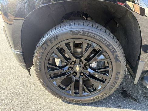 Used 2021 Chevrolet Silverado 1500 High Country image 11