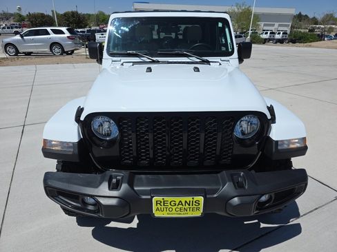 Used 2023 Jeep Gladiator Sport AWD/4WD image 2