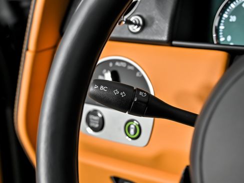 Used 2022 Rolls-Royce Cullinan w/ Dark Exterior Package image 31