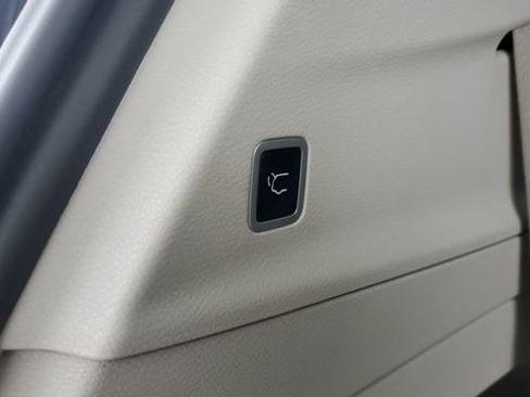 Certified 2024 Chrysler Pacifica Touring-L image 28