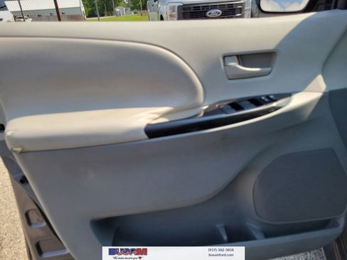 Used 2011 Toyota Sienna LE w/ Towing Pkg FWD image 17