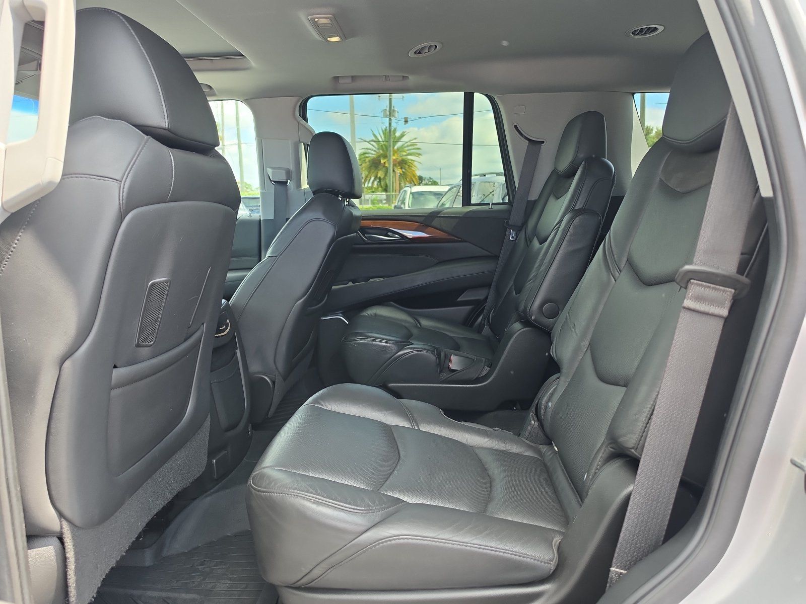 Used 2020 Cadillac Escalade Luxury w/ LPO, Radiant Package AWD/4WD image 13
