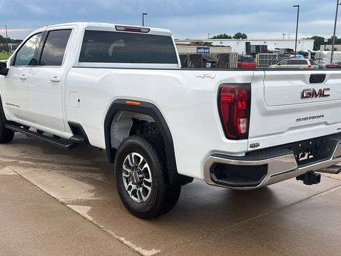 Used 2024 GMC Sierra 3500 SLE w/ SLE Convenience Package image 7
