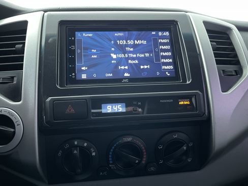 Used 2012 Toyota Tacoma 4x4 Access Cab V6 w/ SR5 Pkg image 18