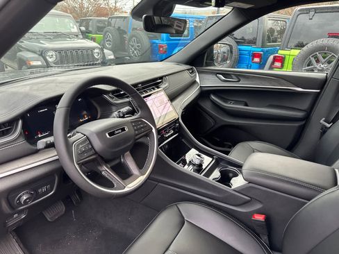 New 2025 Jeep Grand Cherokee Limited w/ Black Appearance Package image 12