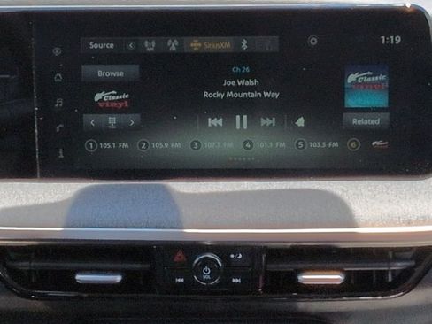 Used 2025 Nissan Kicks SV FWD image 19