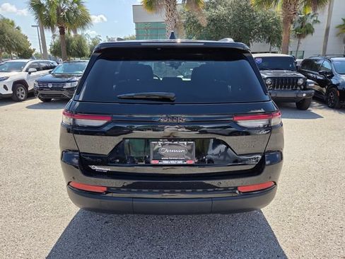 Certified 2025 Jeep Grand Cherokee Limited w/ Black Appearance Package AWD/4WD image 11
