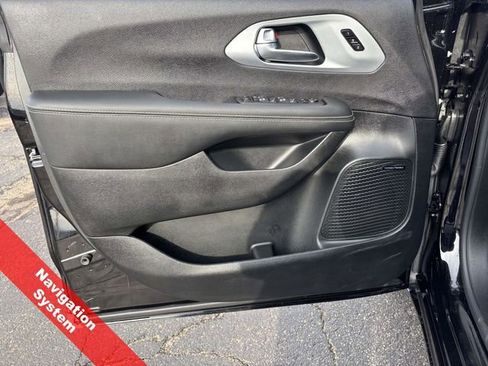 New 2026 Chrysler Pacifica Limited w/ Uconnect Theater Family Group image 20