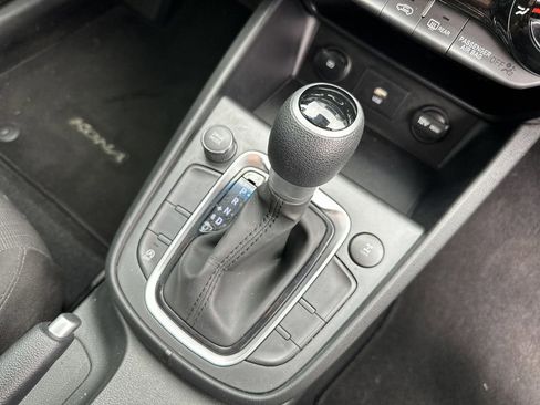 Certified 2022 Hyundai Kona SEL AWD/4WD image 20