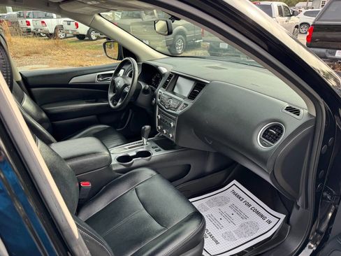 Used 2018 Nissan Pathfinder SL image 16