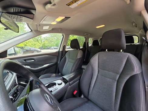 Used 2021 Nissan Rogue SV image 12