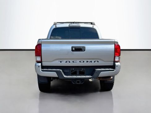 Used 2017 Toyota Tacoma TRD Off-Road w/ Premium & Technology Package AWD/4WD image 6