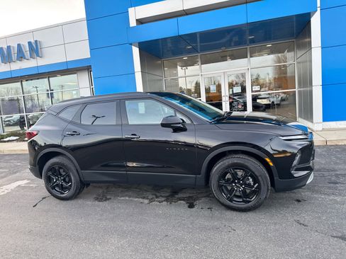 Used 2024 Chevrolet Blazer LT w/ Convenience Package image 2