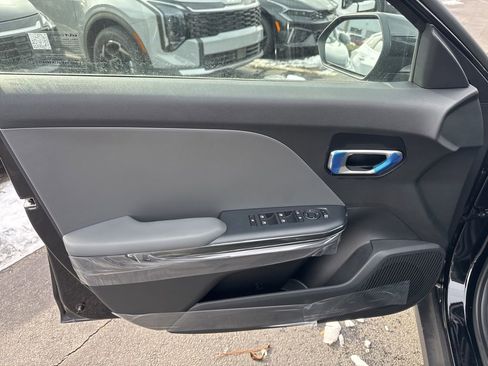 New 2025 Kia K4 LXS image 14