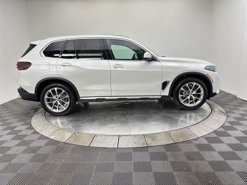 New 2026 BMW X5 xDrive40i w/ Climate Comfort Package AWD/4WD image 17