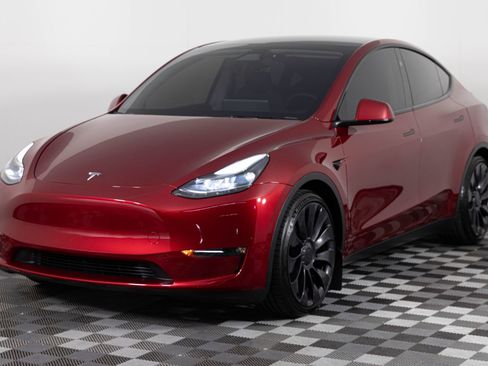Used 2024 Tesla Model Y Performance image 2