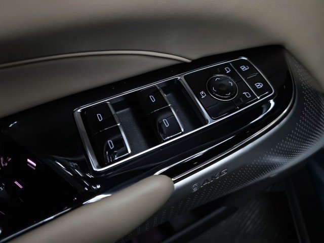 Used 2025 Cadillac Lyriq Luxury w/ Nappa Leather Package AWD/4WD image 35