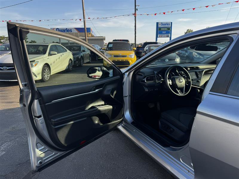 Used 2020 Toyota Camry LE FWD image 17