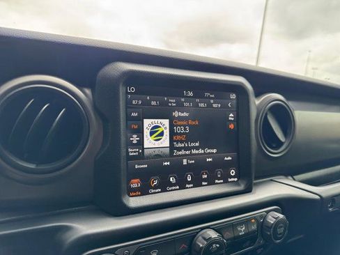 Used 2022 Jeep Gladiator Sport AWD/4WD image 23