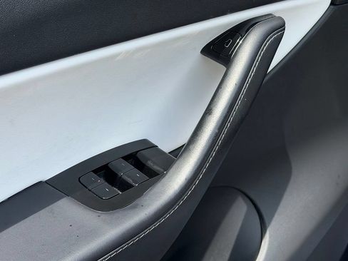 Used 2020 Tesla Model Y Long Range AWD/4WD image 30