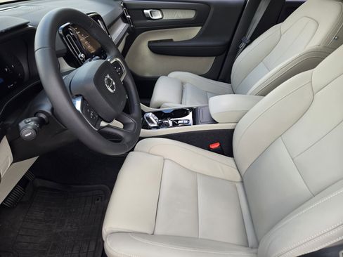 Used 2024 Volvo XC40 B5 Plus w/ Protection Package Premier AWD/4WD image 11