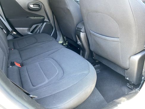 Used 2021 Jeep Renegade Latitude FWD image 13