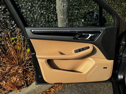 Used 2024 Porsche Macan image 8