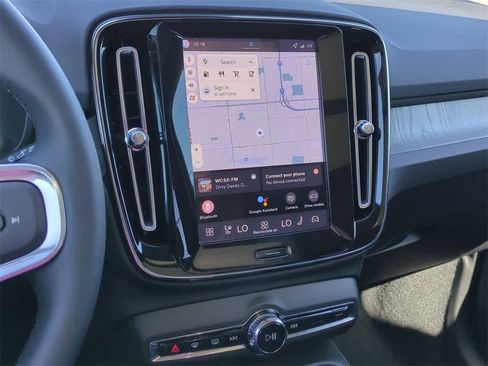 Used 2026 Volvo XC40 B5 Plus w/ Protection Package Premier image 28