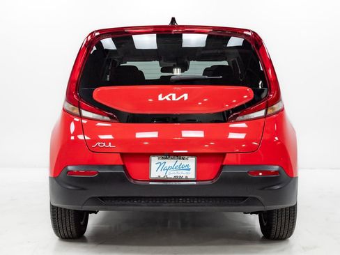 Certified 2022 Kia Soul LX w/ Technology Package FWD image 28