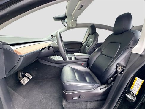 Used 2021 Tesla Model Y Long Range image 12