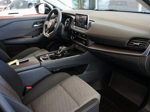 Used 2023 Nissan Rogue SV image 39