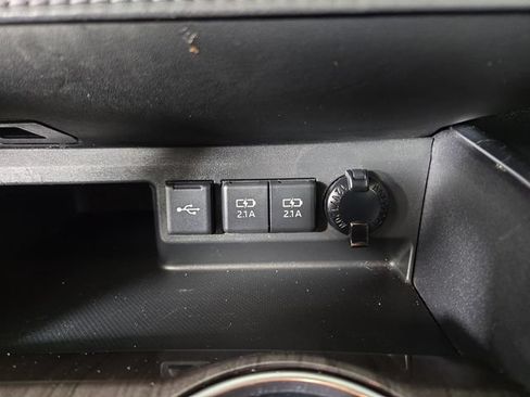 Used 2021 Toyota Highlander Limited FWD image 27