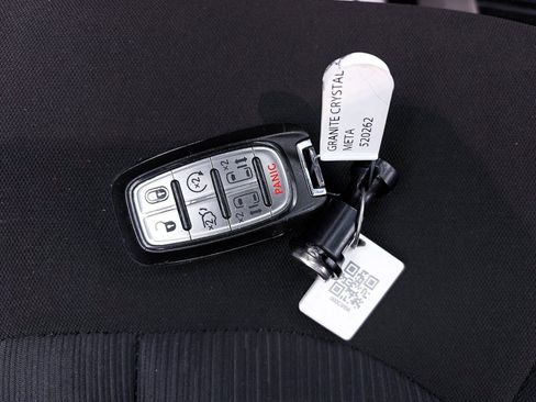 Used 2023 Chrysler Voyager LX image 37