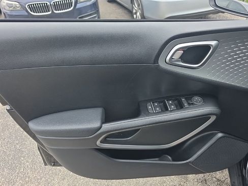 Used 2024 Kia Soul LX w/ Option Group 015 FWD image 13