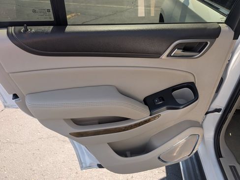 Used 2017 GMC Yukon Denali AWD/4WD image 10