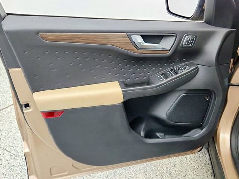 Used 2020 Ford Escape Titanium AWD/4WD image 10