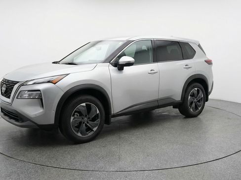 Used 2025 Nissan Rogue SV FWD image 3