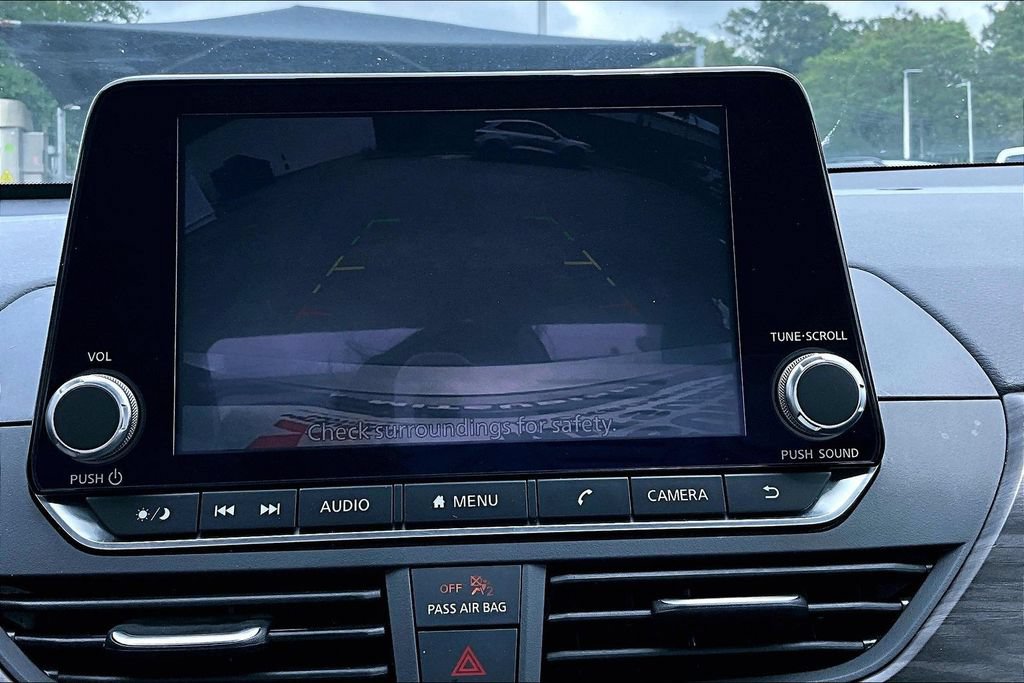 Used 2025 Nissan Altima 2.5 SV FWD image 13