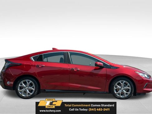 Used 2018 Chevrolet Volt Premier w/ Driver Confidence Package FWD image 5